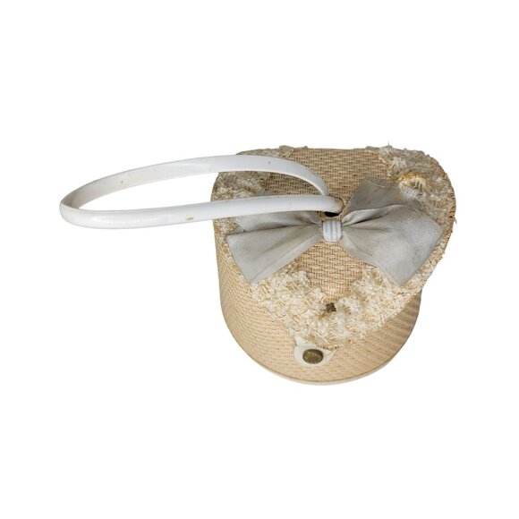 Vintage Heart-Shaped Woven Beige Purse With Handle & Bow Accent - Picture 4 of 11